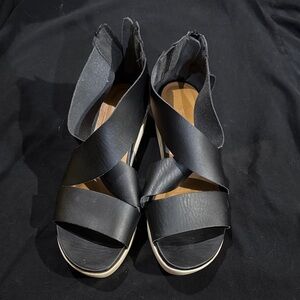 Universal Thread Black Crisscross Platform Sandals